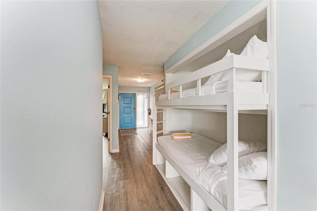 待售: $385,000 (1 贝兹, 1 浴室, 888 平方英尺)