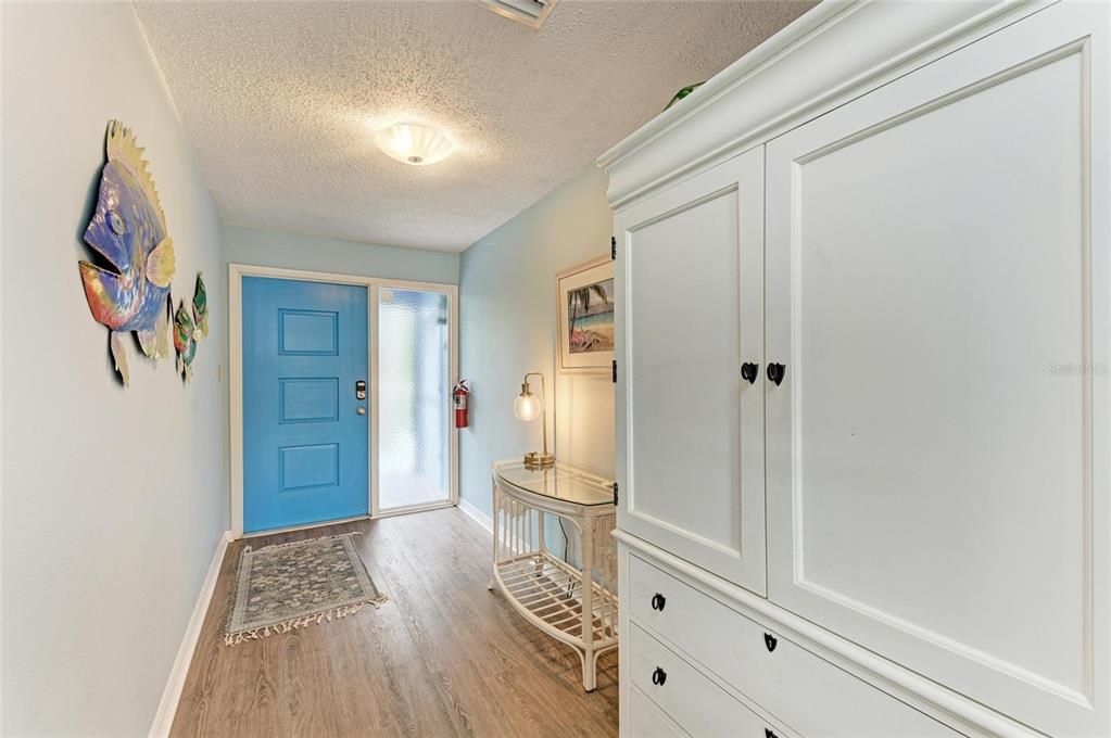 待售: $385,000 (1 贝兹, 1 浴室, 888 平方英尺)