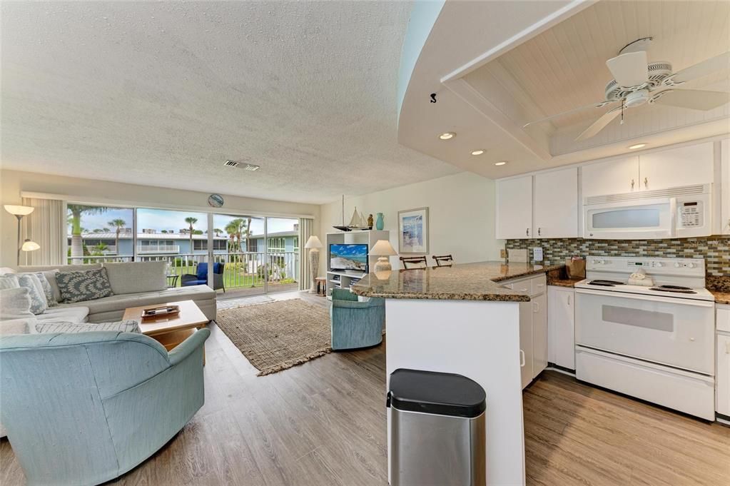 待售: $385,000 (1 贝兹, 1 浴室, 888 平方英尺)