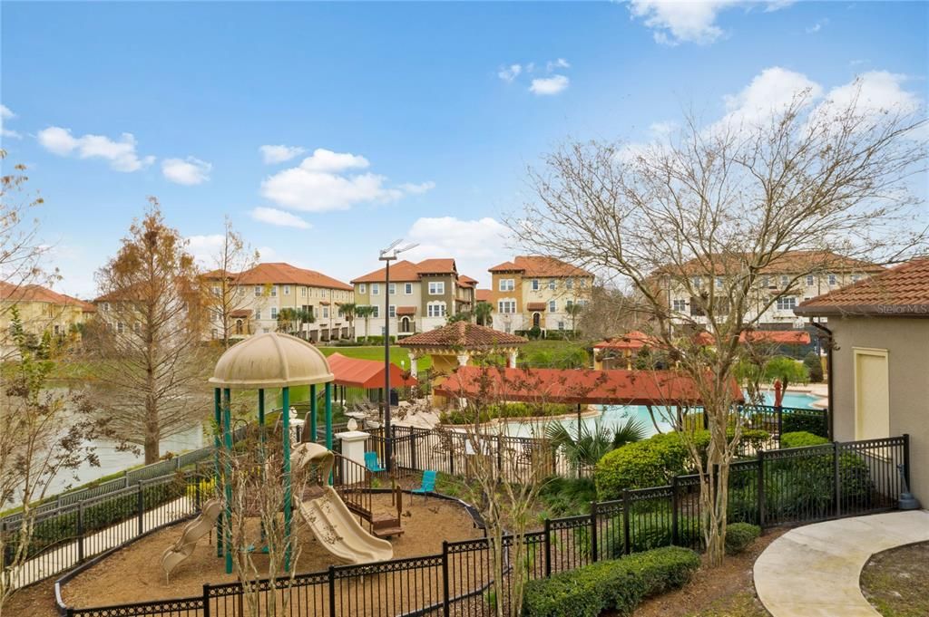 Под контрактом: $379,900 (4 спален, 3 ванн, 2132 Квадратных фут)