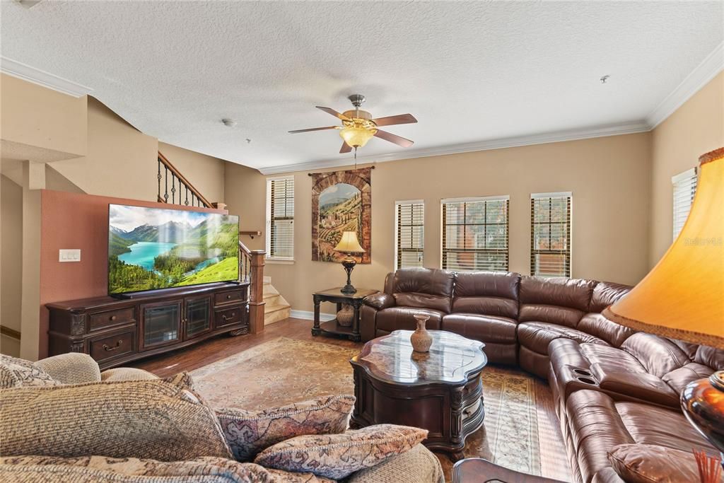 Под контрактом: $379,900 (4 спален, 3 ванн, 2132 Квадратных фут)