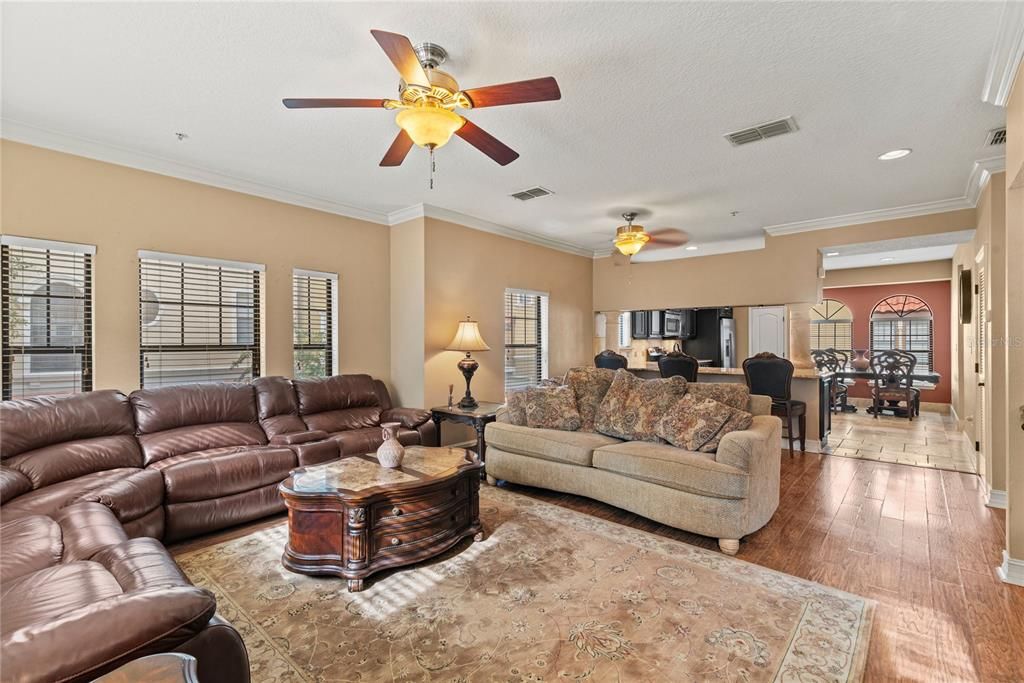 Под контрактом: $379,900 (4 спален, 3 ванн, 2132 Квадратных фут)