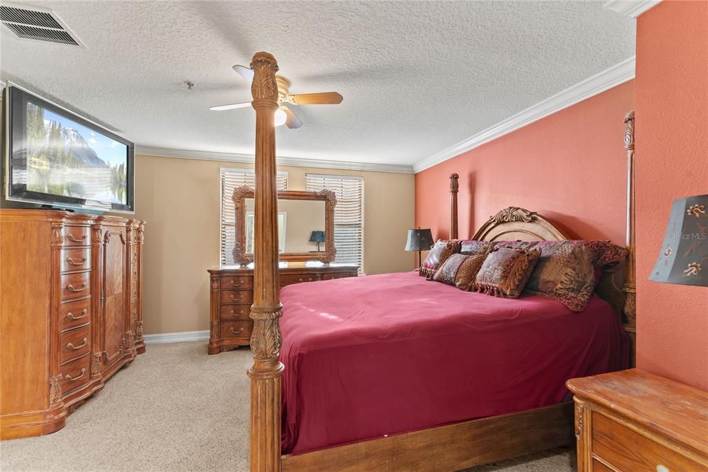 Под контрактом: $379,900 (4 спален, 3 ванн, 2132 Квадратных фут)