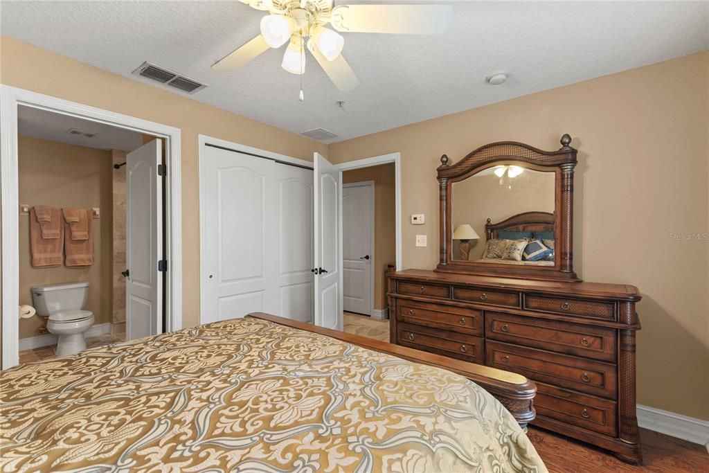 Под контрактом: $379,900 (4 спален, 3 ванн, 2132 Квадратных фут)