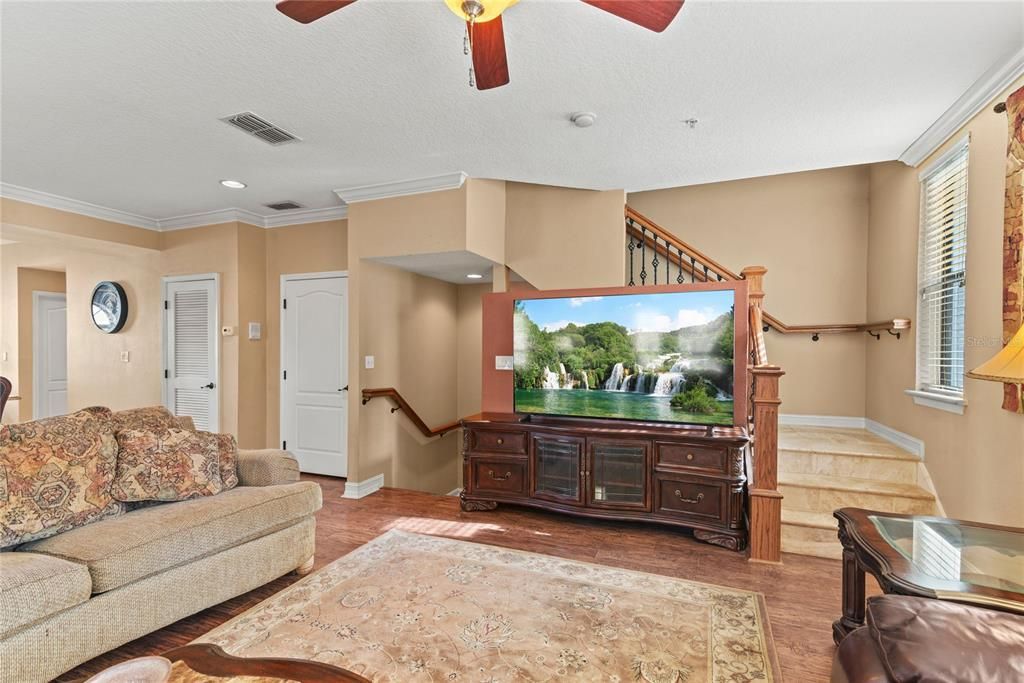 Под контрактом: $379,900 (4 спален, 3 ванн, 2132 Квадратных фут)