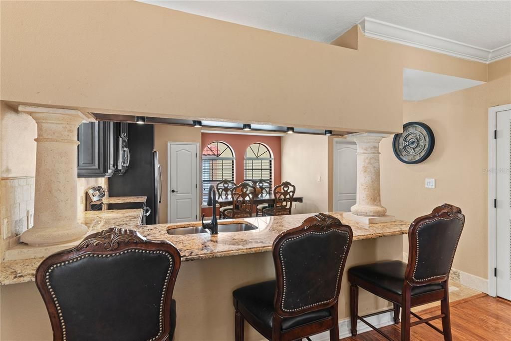 Под контрактом: $379,900 (4 спален, 3 ванн, 2132 Квадратных фут)