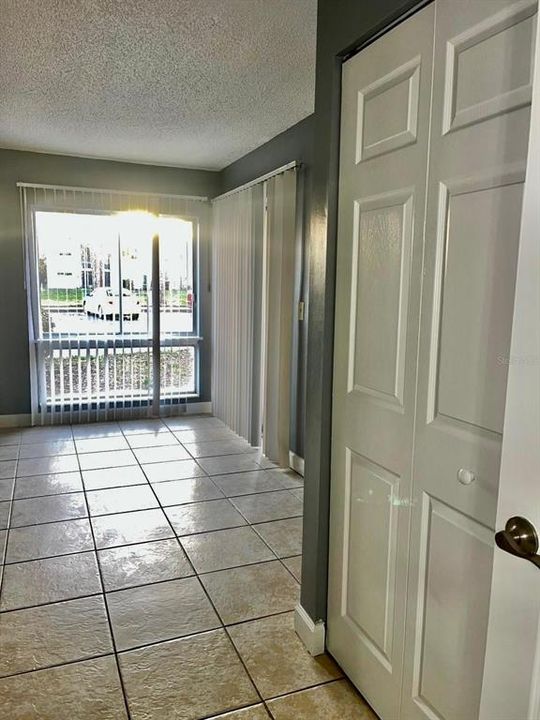 Под контрактом: $1,250 (1 спален, 1 ванн, 758 Квадратных фут)