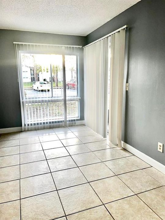 Под контрактом: $1,250 (1 спален, 1 ванн, 758 Квадратных фут)