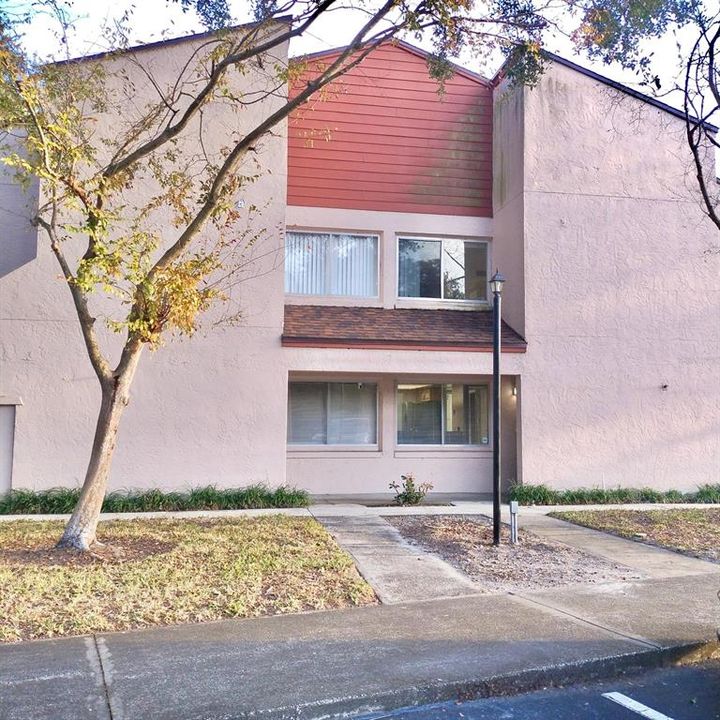 Под контрактом: $1,250 (1 спален, 1 ванн, 758 Квадратных фут)