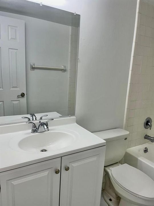 Под контрактом: $1,250 (1 спален, 1 ванн, 758 Квадратных фут)