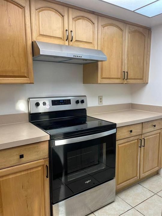 Под контрактом: $1,250 (1 спален, 1 ванн, 758 Квадратных фут)