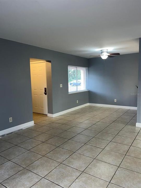 Под контрактом: $1,250 (1 спален, 1 ванн, 758 Квадратных фут)