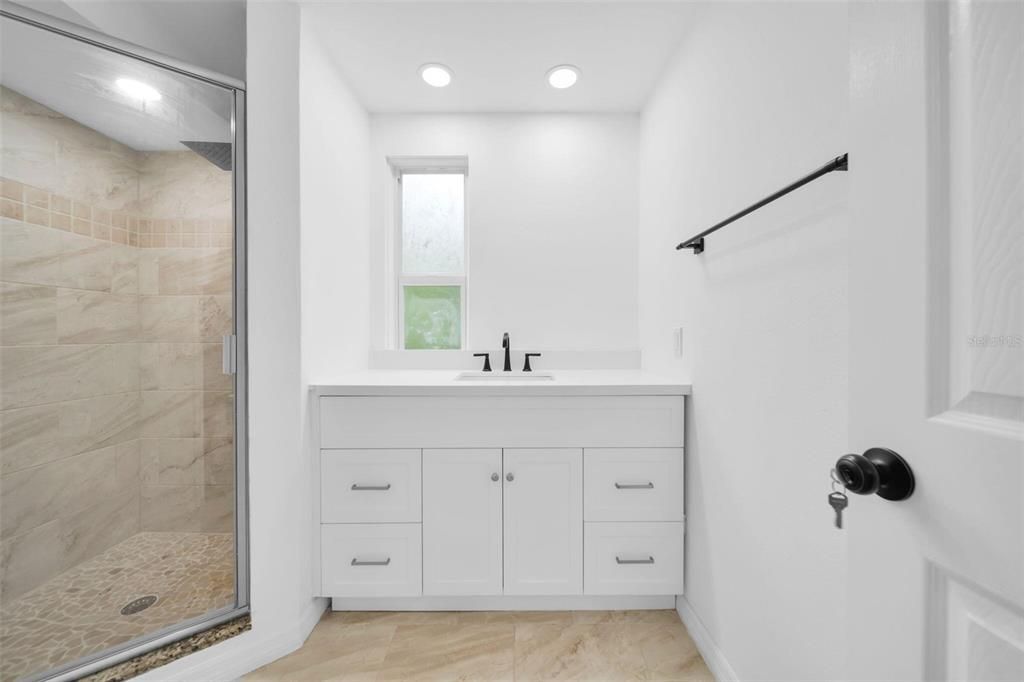 Activo con contrato: $275,000 (3 camas, 2 baños, 1547 Pies cuadrados)