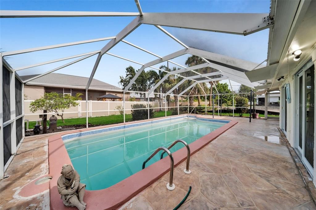 Activo con contrato: $275,000 (3 camas, 2 baños, 1547 Pies cuadrados)