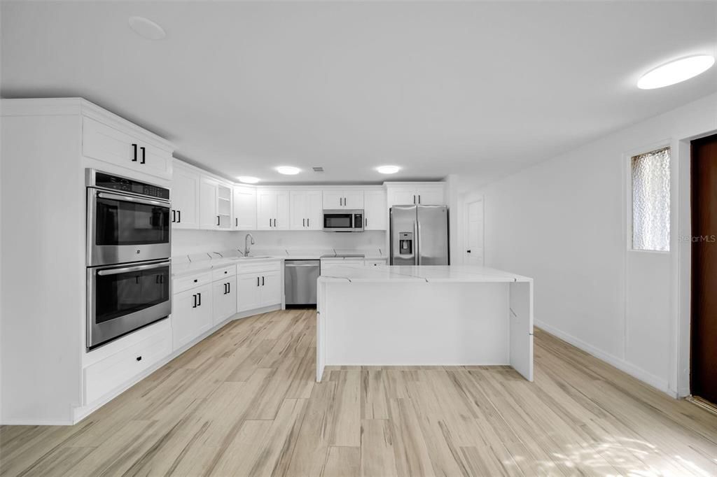 Activo con contrato: $275,000 (3 camas, 2 baños, 1547 Pies cuadrados)