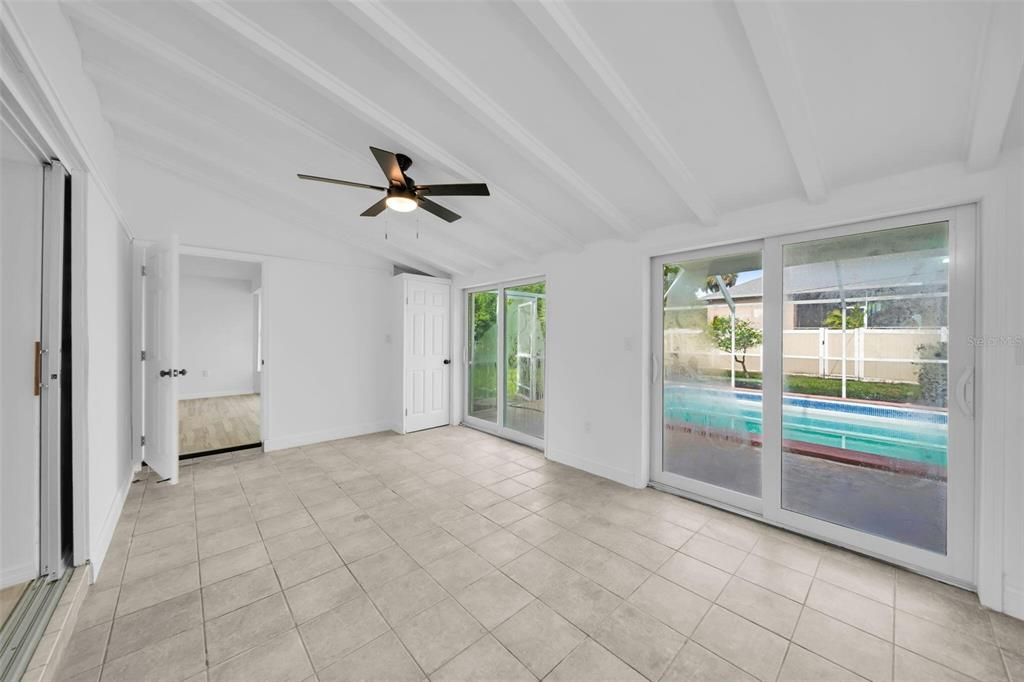 Activo con contrato: $275,000 (3 camas, 2 baños, 1547 Pies cuadrados)