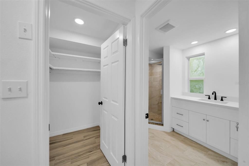 Activo con contrato: $275,000 (3 camas, 2 baños, 1547 Pies cuadrados)