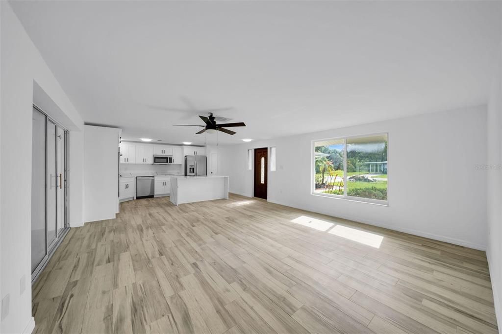 Activo con contrato: $275,000 (3 camas, 2 baños, 1547 Pies cuadrados)