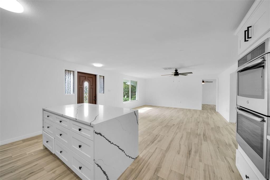 Activo con contrato: $275,000 (3 camas, 2 baños, 1547 Pies cuadrados)