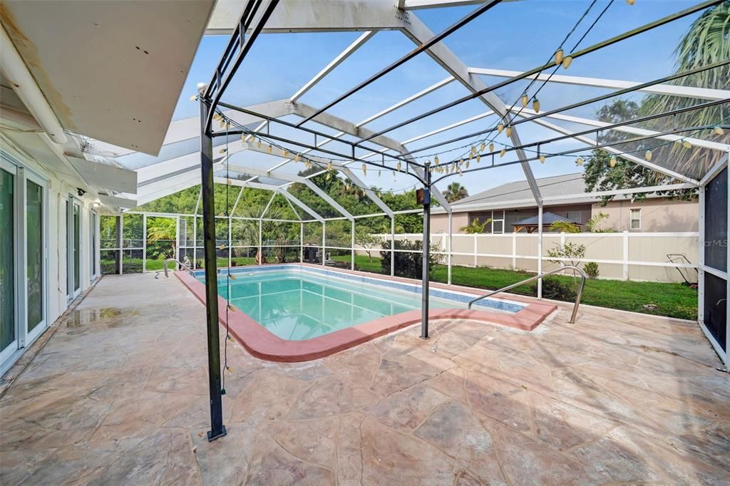 Activo con contrato: $275,000 (3 camas, 2 baños, 1547 Pies cuadrados)