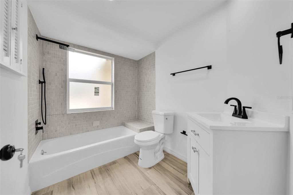 Activo con contrato: $275,000 (3 camas, 2 baños, 1547 Pies cuadrados)