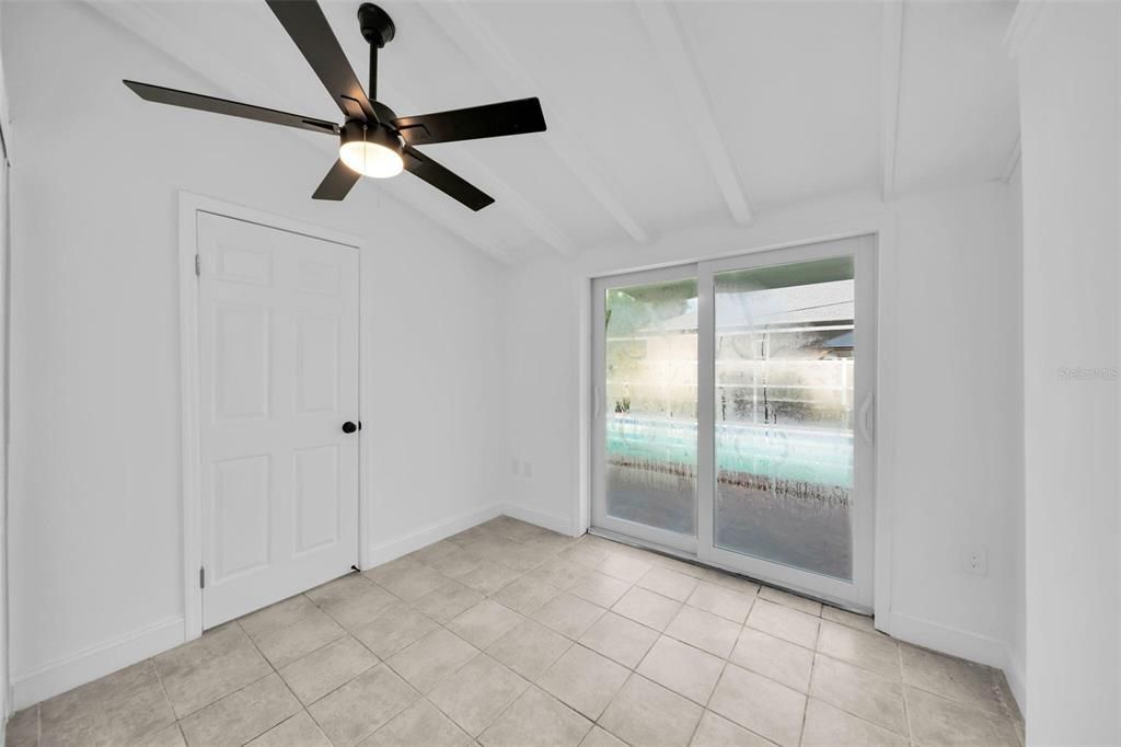 Activo con contrato: $275,000 (3 camas, 2 baños, 1547 Pies cuadrados)