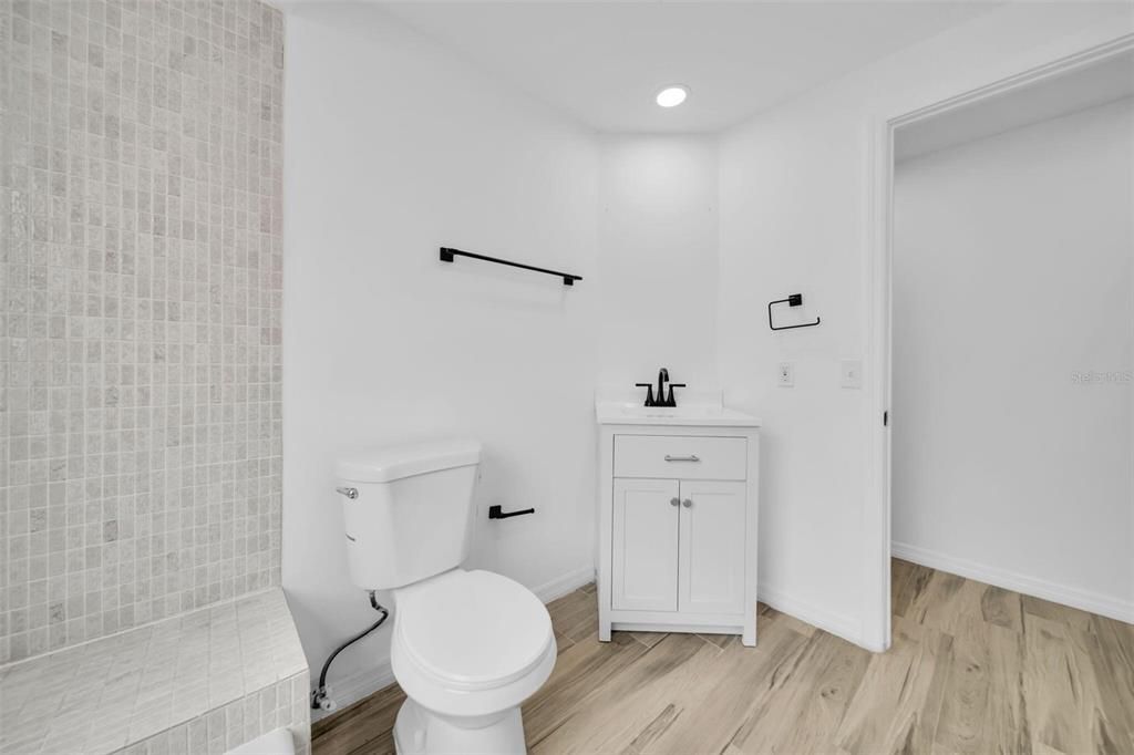 Activo con contrato: $275,000 (3 camas, 2 baños, 1547 Pies cuadrados)