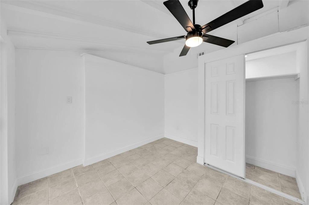 Activo con contrato: $275,000 (3 camas, 2 baños, 1547 Pies cuadrados)