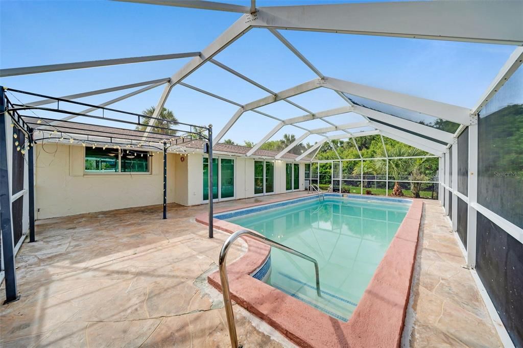 Activo con contrato: $275,000 (3 camas, 2 baños, 1547 Pies cuadrados)