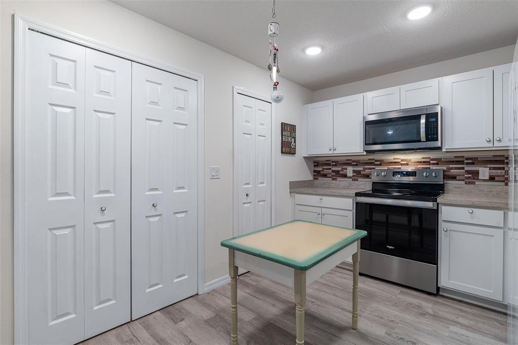 Activo con contrato: $274,900 (3 camas, 2 baños, 1285 Pies cuadrados)