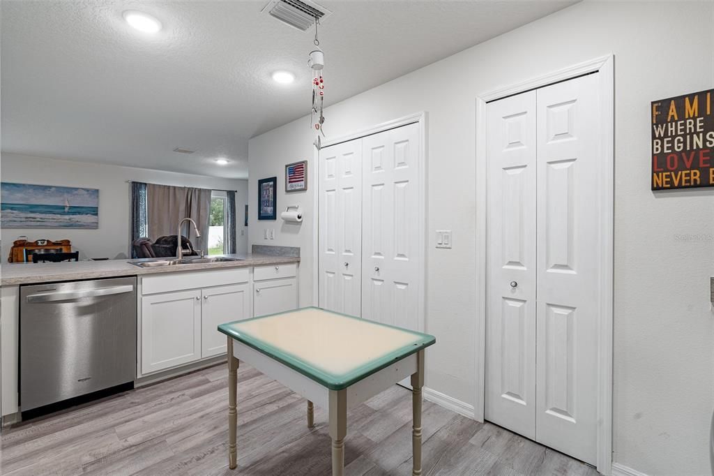 Activo con contrato: $274,900 (3 camas, 2 baños, 1285 Pies cuadrados)