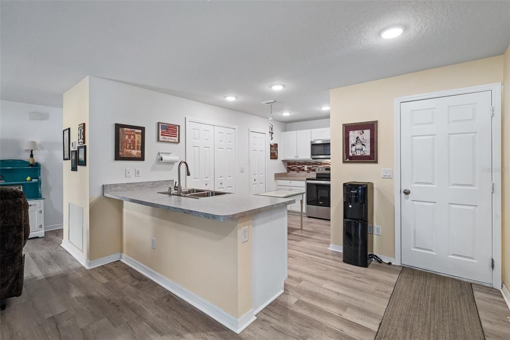 Activo con contrato: $274,900 (3 camas, 2 baños, 1285 Pies cuadrados)