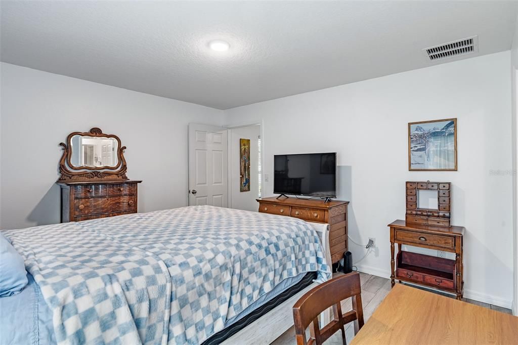 Activo con contrato: $274,900 (3 camas, 2 baños, 1285 Pies cuadrados)