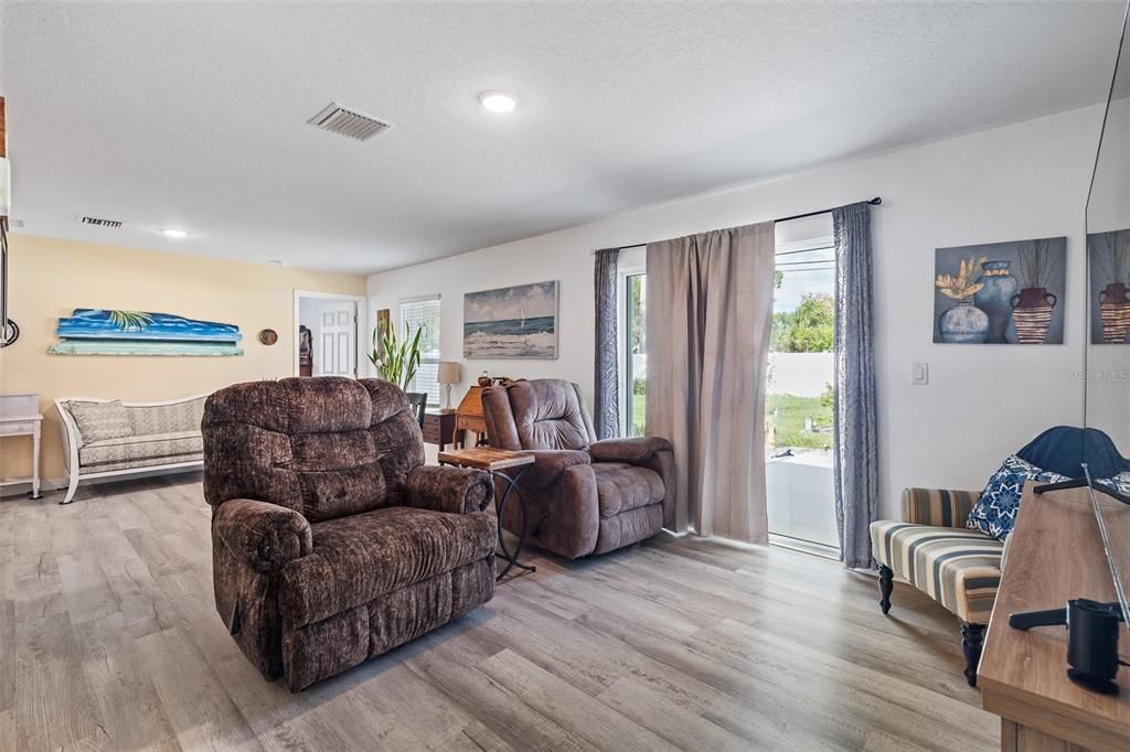 Activo con contrato: $274,900 (3 camas, 2 baños, 1285 Pies cuadrados)