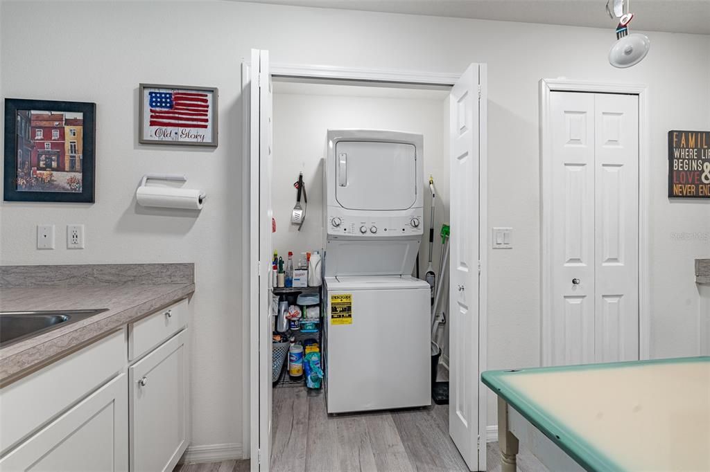 Activo con contrato: $274,900 (3 camas, 2 baños, 1285 Pies cuadrados)