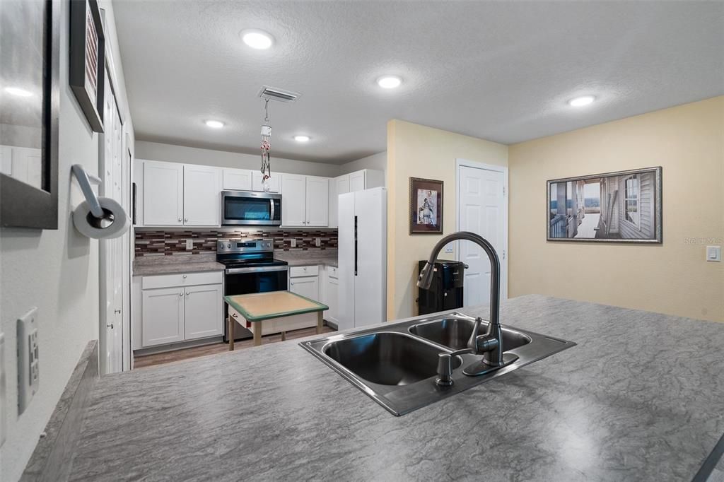 Activo con contrato: $274,900 (3 camas, 2 baños, 1285 Pies cuadrados)