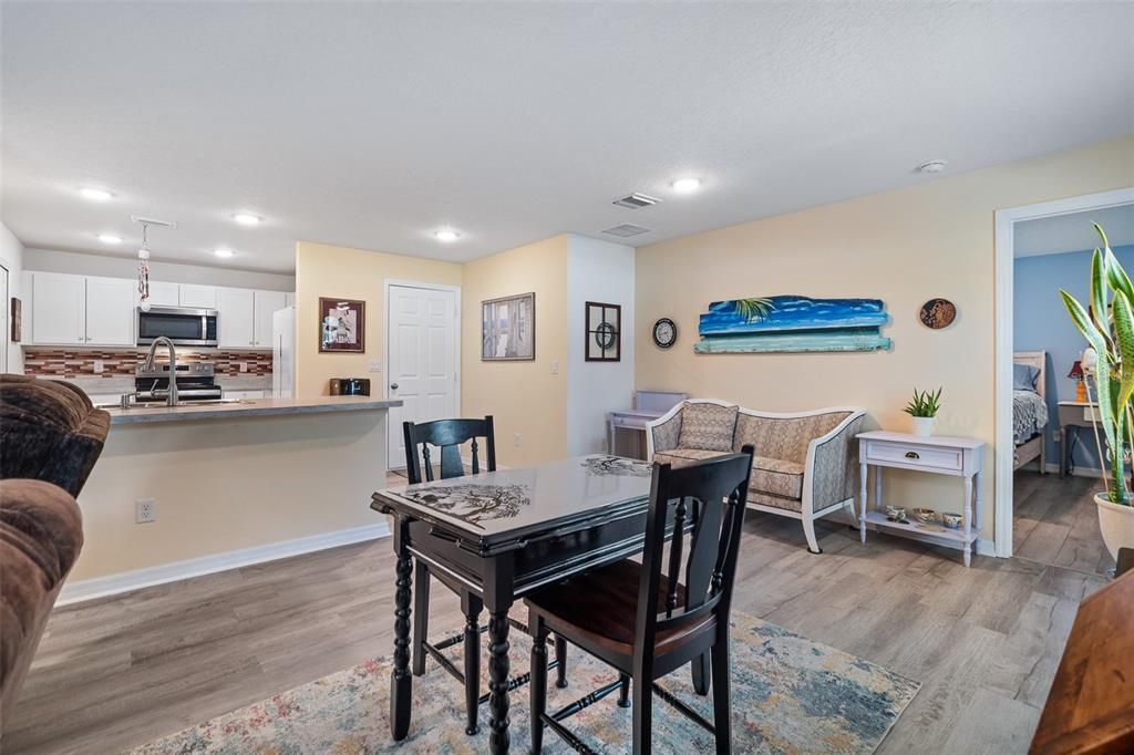 Activo con contrato: $274,900 (3 camas, 2 baños, 1285 Pies cuadrados)