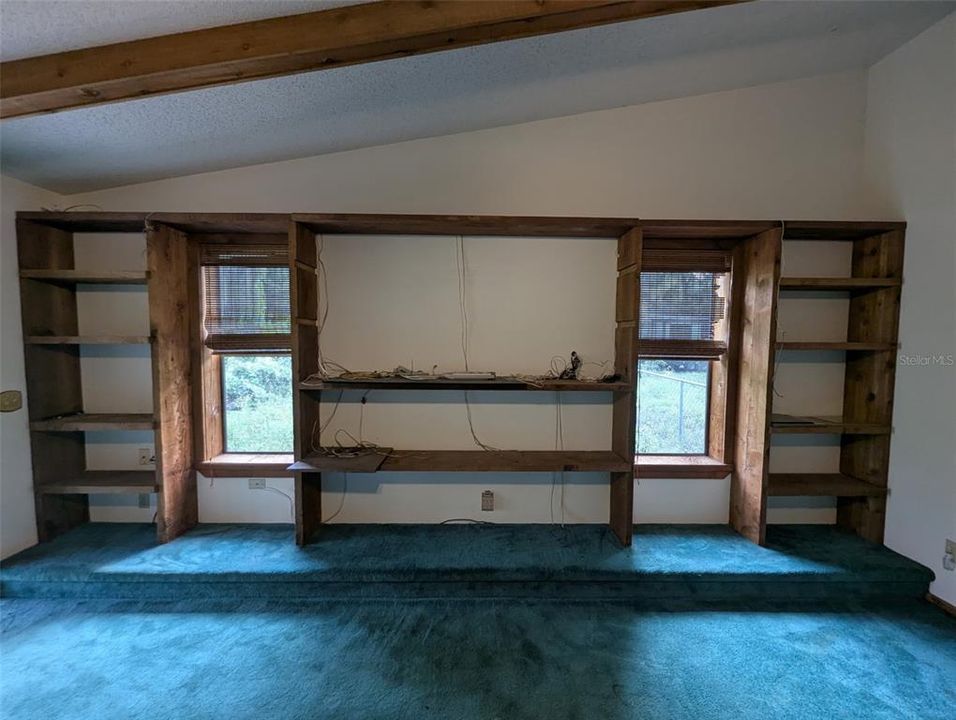 Под контрактом: $435,000 (3 спален, 3 ванн, 2428 Квадратных фут)