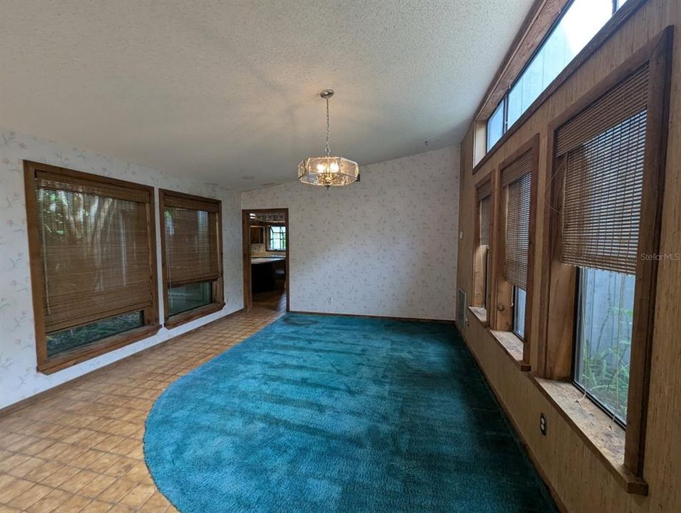 Под контрактом: $435,000 (3 спален, 3 ванн, 2428 Квадратных фут)