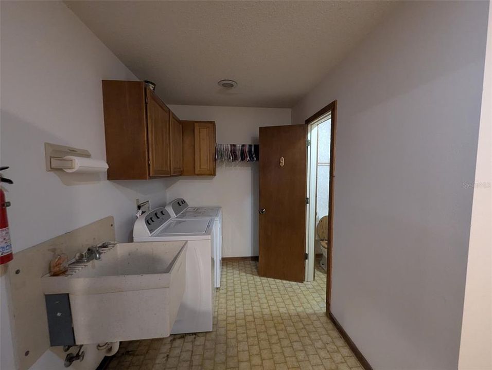 Под контрактом: $435,000 (3 спален, 3 ванн, 2428 Квадратных фут)