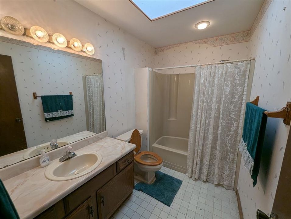 Под контрактом: $435,000 (3 спален, 3 ванн, 2428 Квадратных фут)