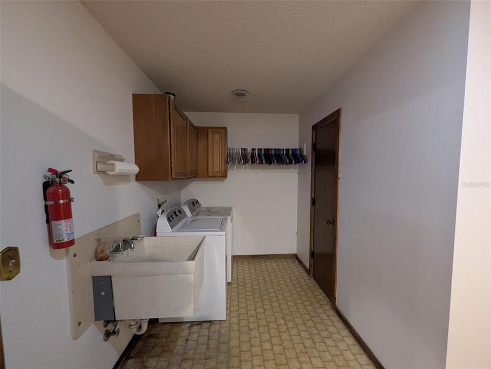 Под контрактом: $435,000 (3 спален, 3 ванн, 2428 Квадратных фут)