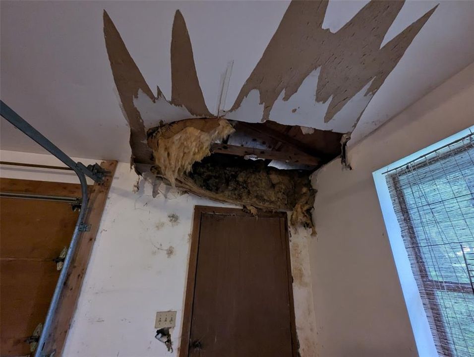 Под контрактом: $435,000 (3 спален, 3 ванн, 2428 Квадратных фут)