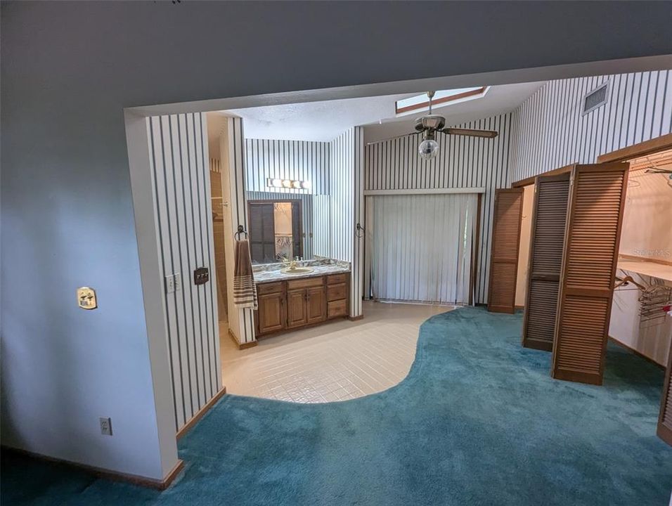 Под контрактом: $435,000 (3 спален, 3 ванн, 2428 Квадратных фут)