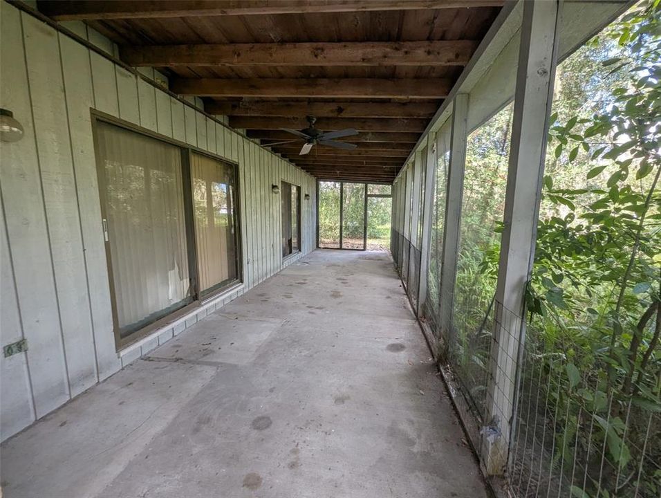 Под контрактом: $435,000 (3 спален, 3 ванн, 2428 Квадратных фут)