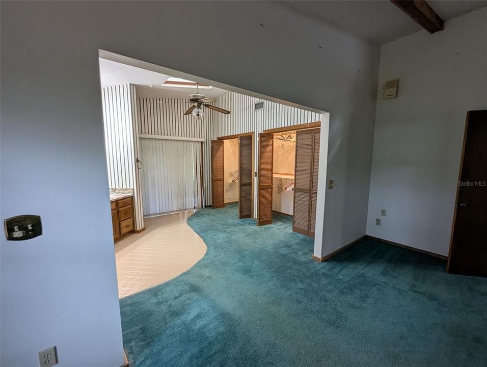 Под контрактом: $435,000 (3 спален, 3 ванн, 2428 Квадратных фут)