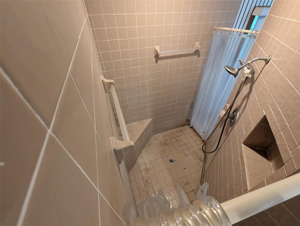 Под контрактом: $435,000 (3 спален, 3 ванн, 2428 Квадратных фут)