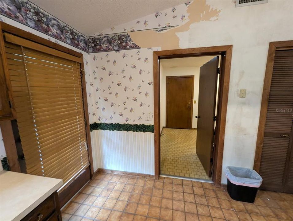 Под контрактом: $435,000 (3 спален, 3 ванн, 2428 Квадратных фут)