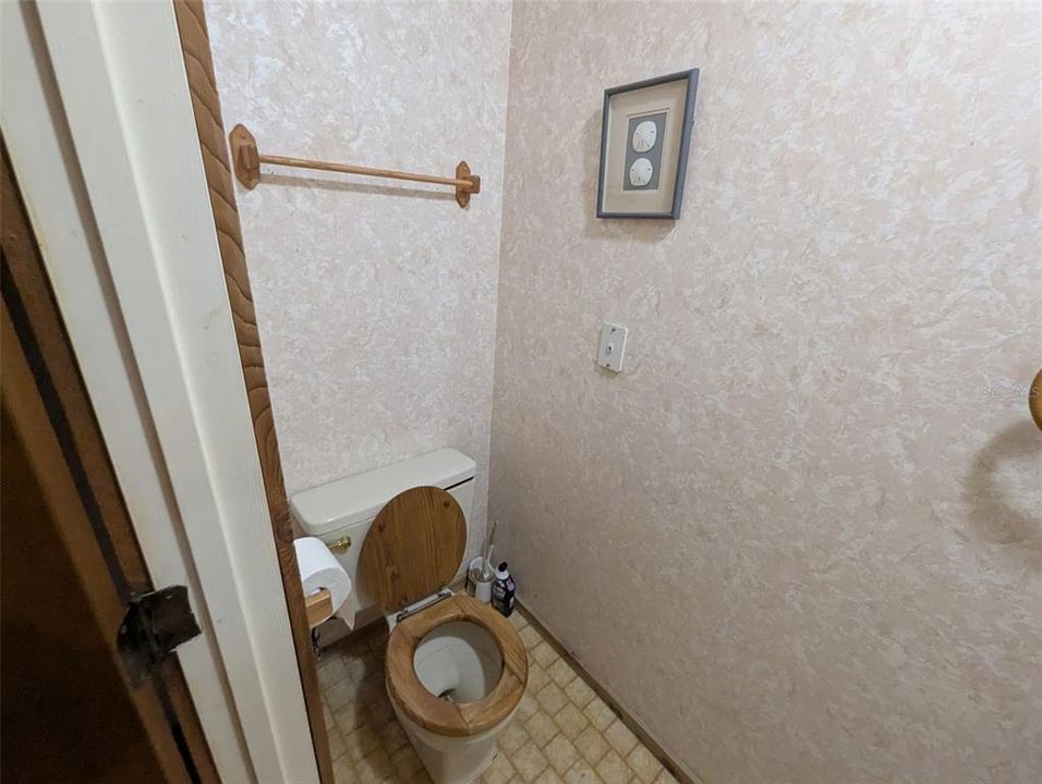 Под контрактом: $435,000 (3 спален, 3 ванн, 2428 Квадратных фут)