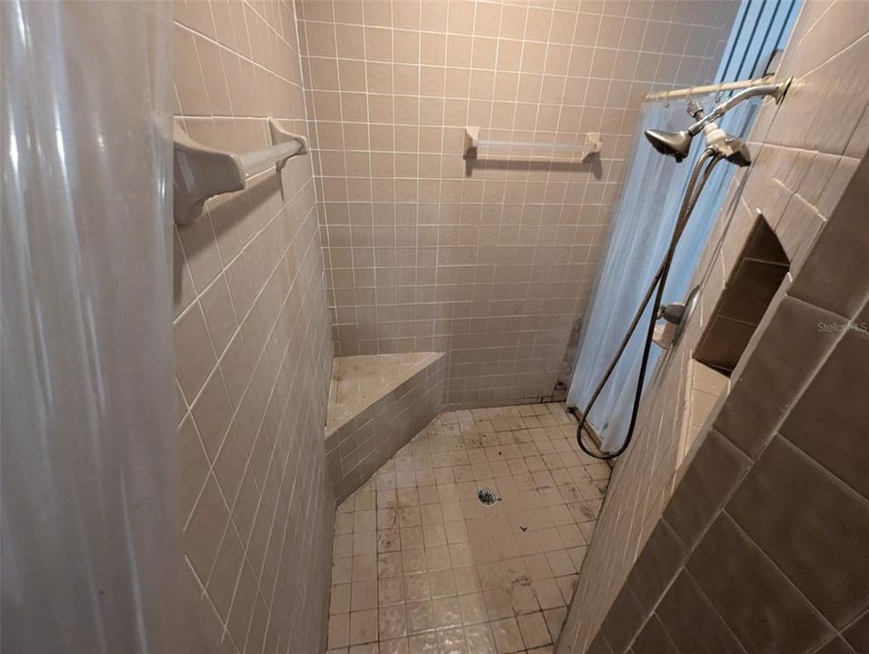 Под контрактом: $435,000 (3 спален, 3 ванн, 2428 Квадратных фут)